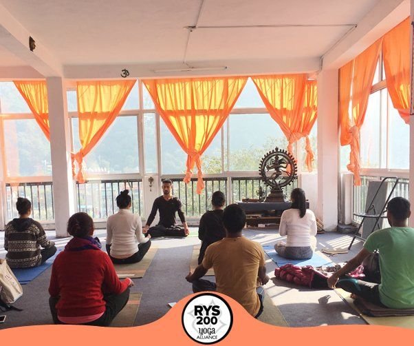 traditional-yoga-teacher-training-school-in-rishikesh-india